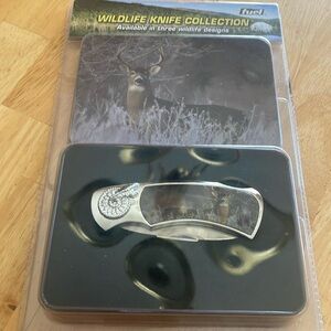 Knife with collectors tin. New never opened